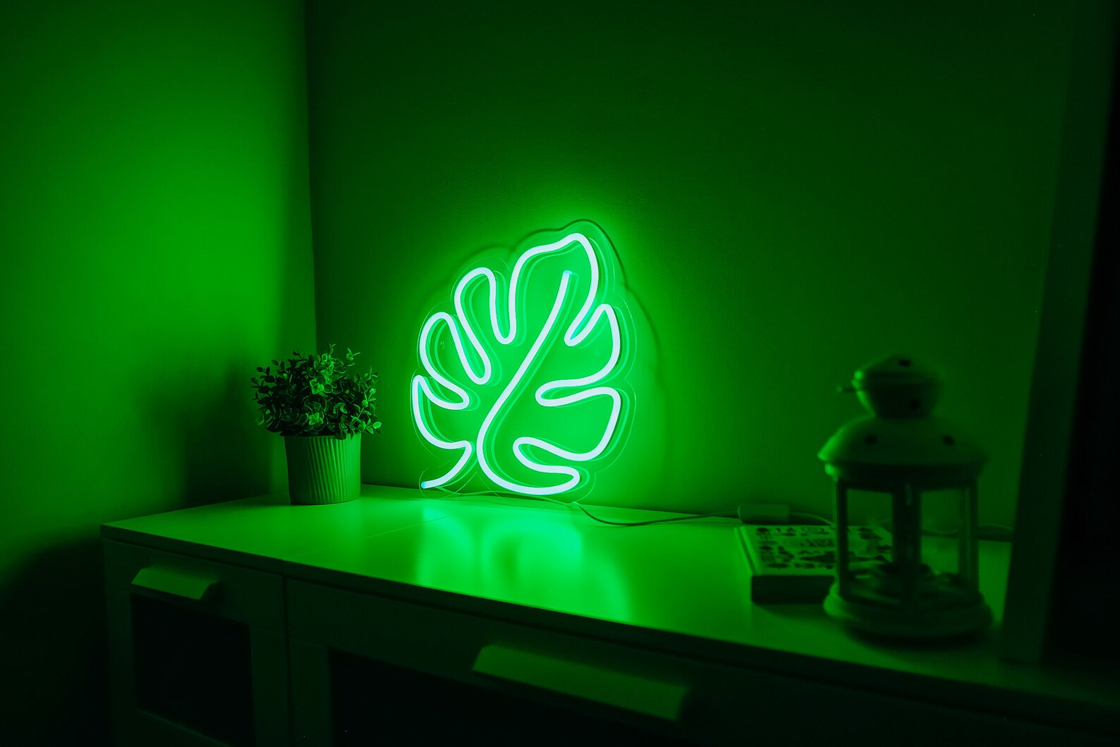 Advantages of Custom Neon Signs with Stands