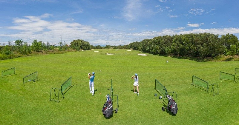 một sân golf thông thường có bao nhiêu lỗ