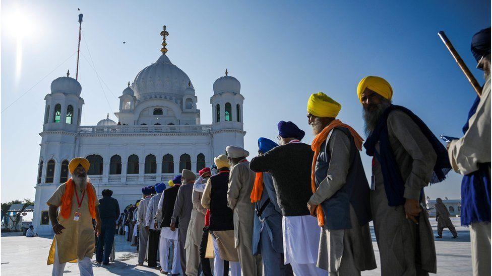 Kartarpur corridor: India pilgrims in historic visit to Pakistan temple -  BBC News
