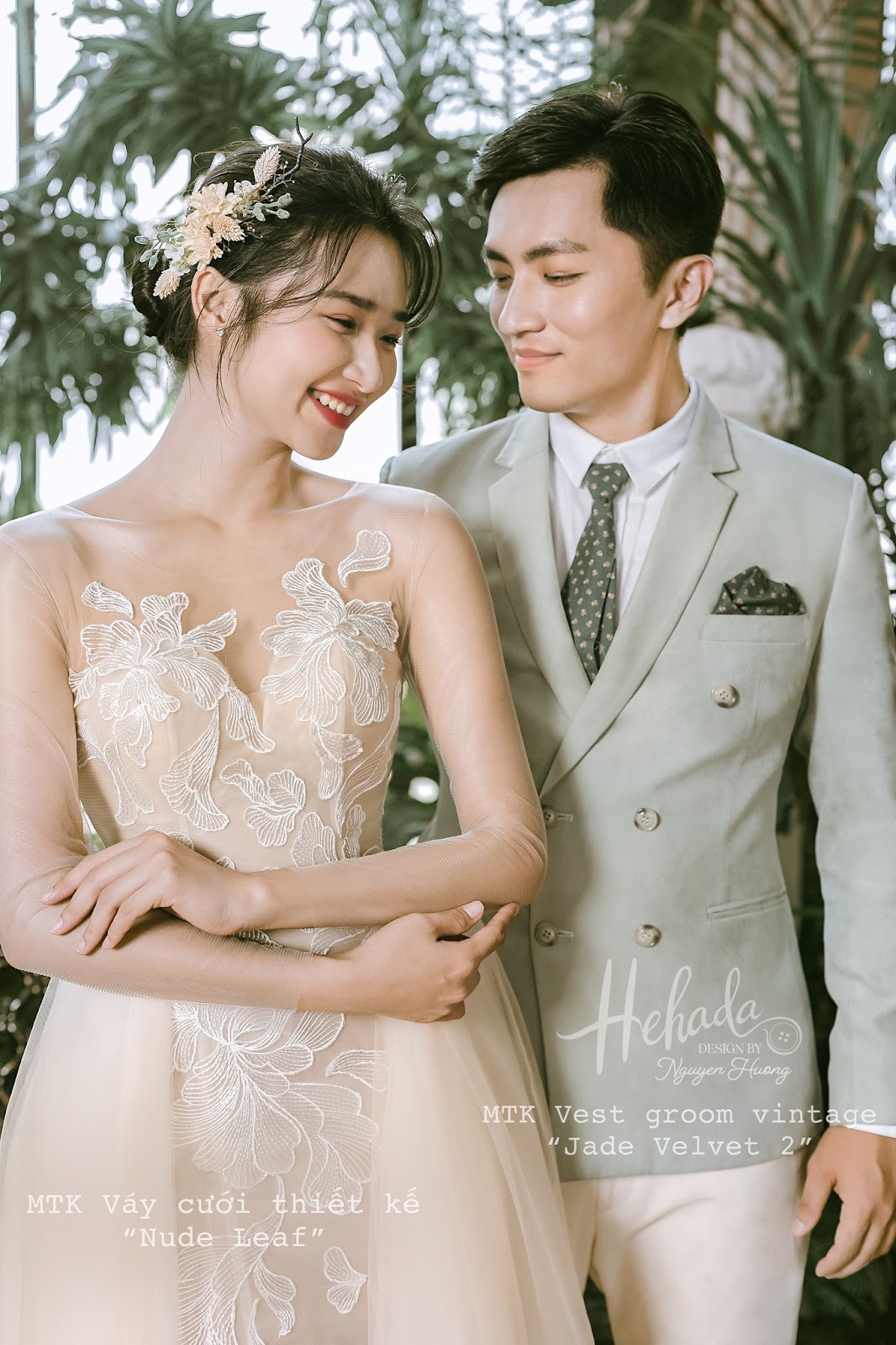 Váy cưới thiết kế Nude Leaf và vest Jade Velvet