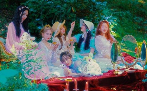 Song Review: ARIAZ – Moonlight Aria | The Bias List // K-Pop Reviews &  Discussion
