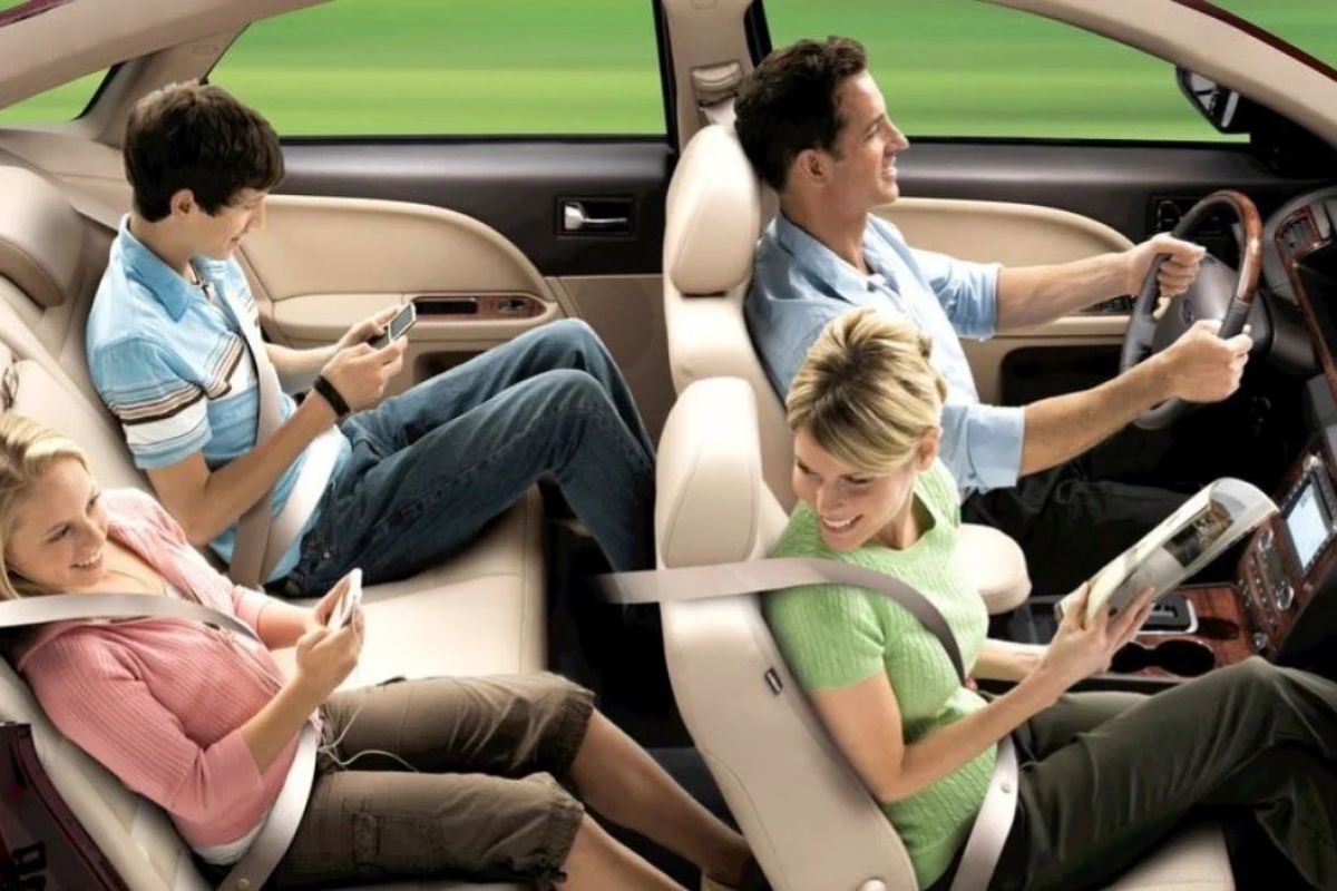 Đeo dây an toàn đầy đủ cho tất cả hành khách
