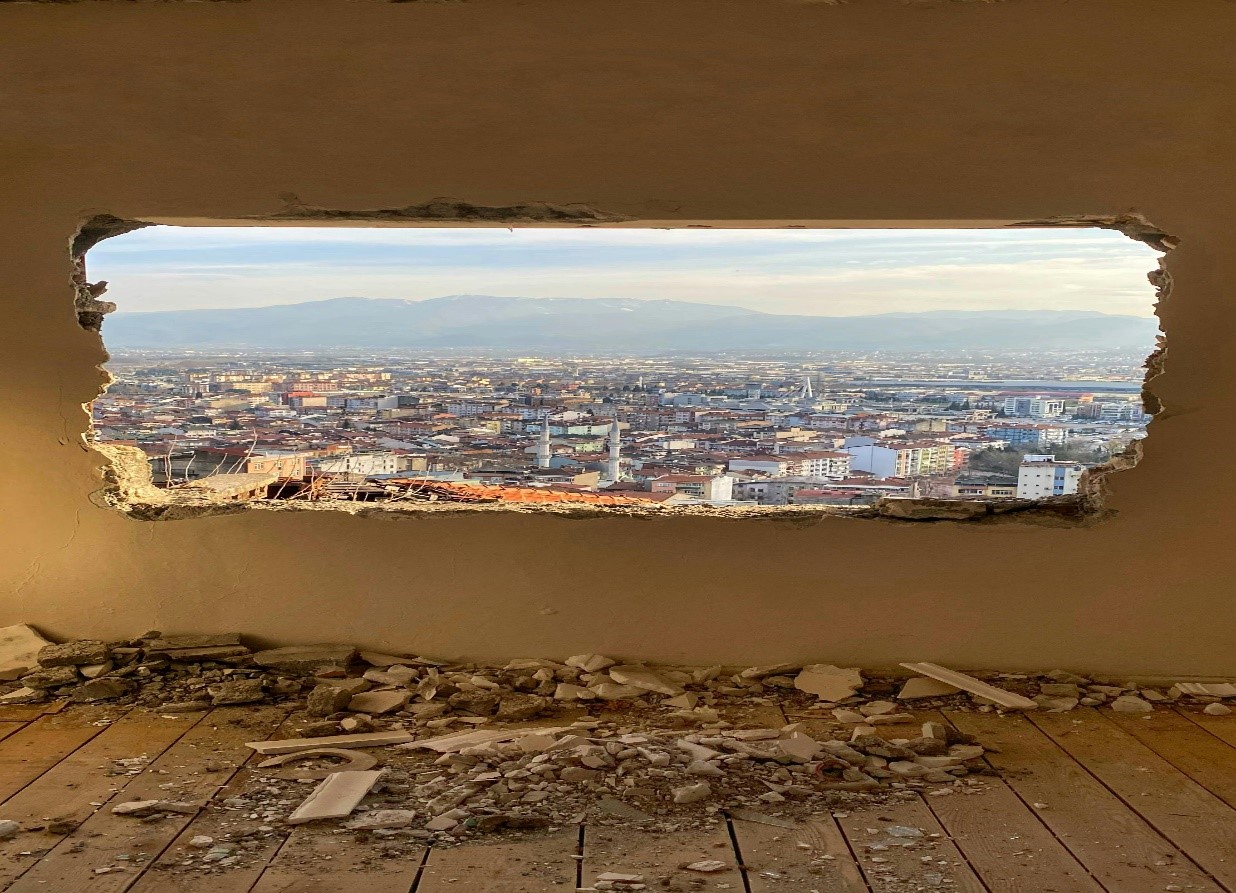 Praia com cidade ao fundo

Descrição gerada automaticamente com confiança média