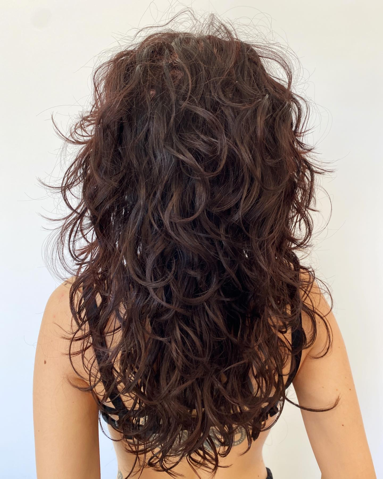 Effortless Wavy Shag Hairstyle