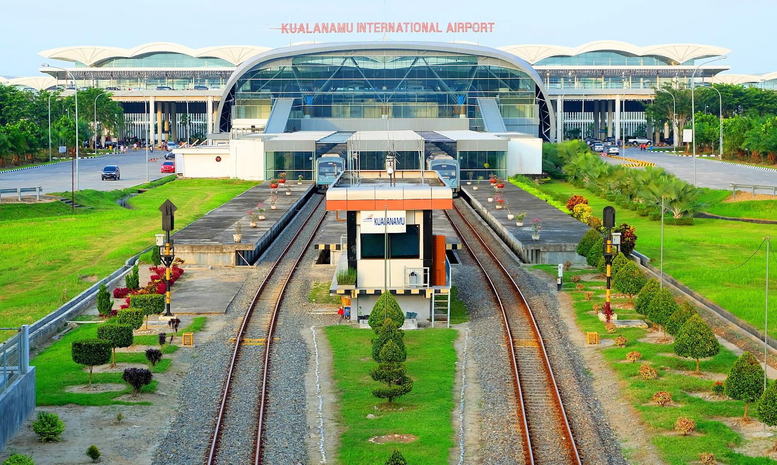 Bandara Internasional Kualanamu, salah satu bandara terluas di Indonesia (Photo: Wikipedia)