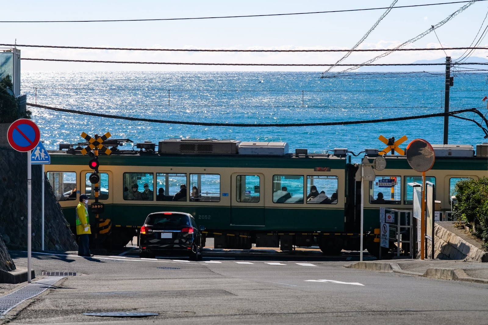 鎌倉は青い海と歴史的な観光スポットを一緒に楽しめるリゾート地