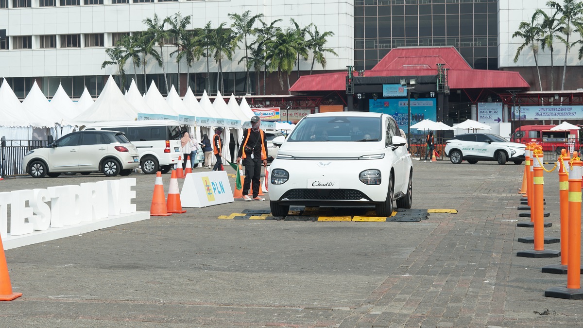 performa wuling cloud ev