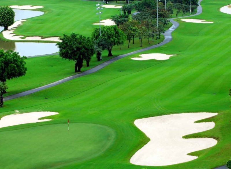 sân golf đồng mô