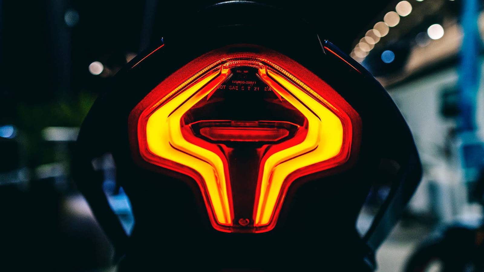 If in the front we have aesthetic aggressiveness, in the rear light we can say that refinement and good taste are the dominant note.