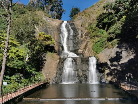kodaikanla waterfalls and hill station

