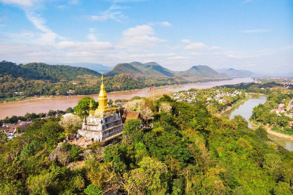 Núi Phousi (Luang Prabang) nơi tuyệt vời để đón hoàng hôn ấm áp