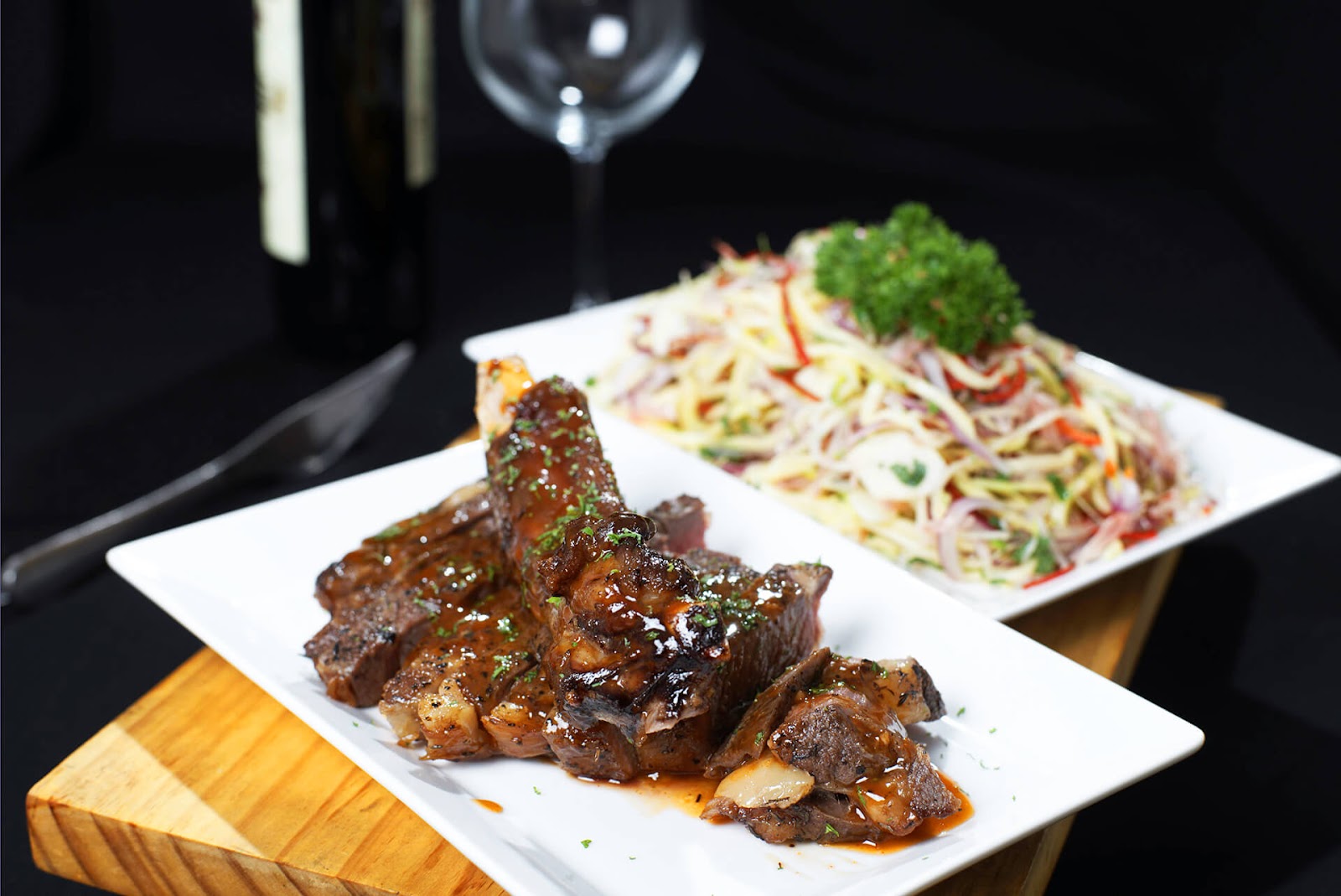 Op Rib Bò Mỹ nướng - món ăn trong bàn tiệc cưới Riverside Palace