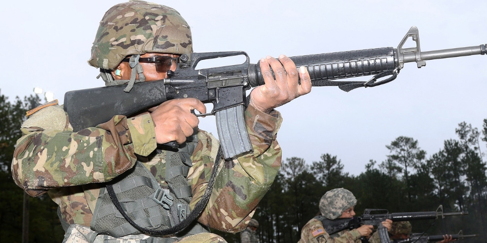 US Soldier in OCP Uniform training with a M16 Rfile