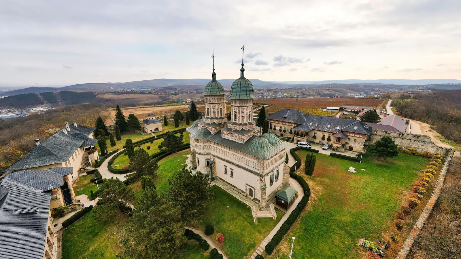 5. Mănăstirea Cetățuia