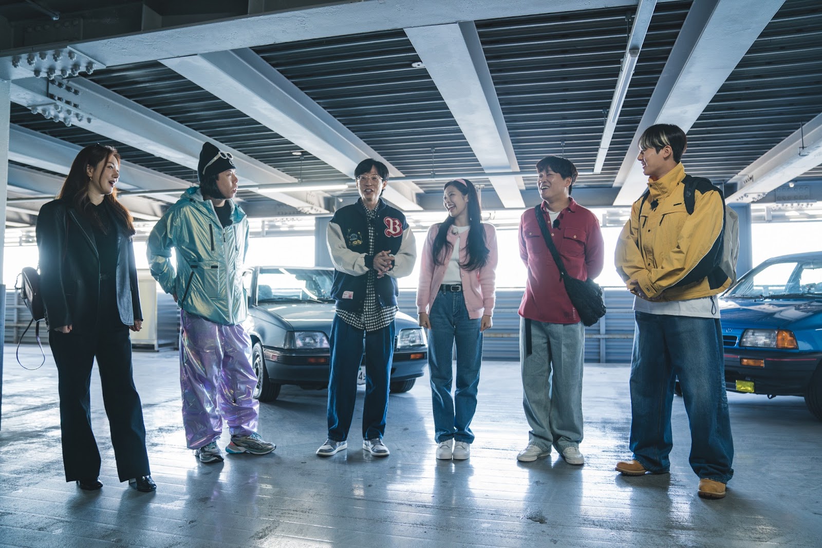 (Dari kiri) Oh Na Ra, Yang Se Chan, Yu Jae Seok, JENNIE, Cha Tae Hyun, dan Lee Jung Ha adalah keenam cast utama di Apartment404. (Sumber: Prime Video)
