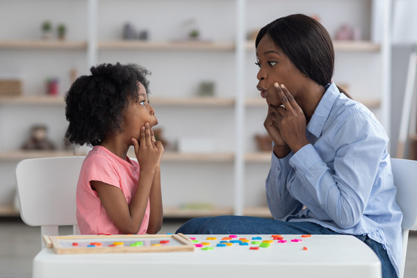 A speech-language pathologist teaches a little girl in this informative lesson.