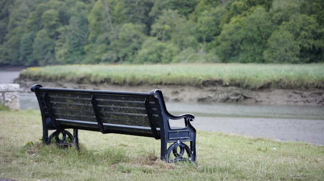 Outdoor benches must be ergonomic and designed according to anthropometry