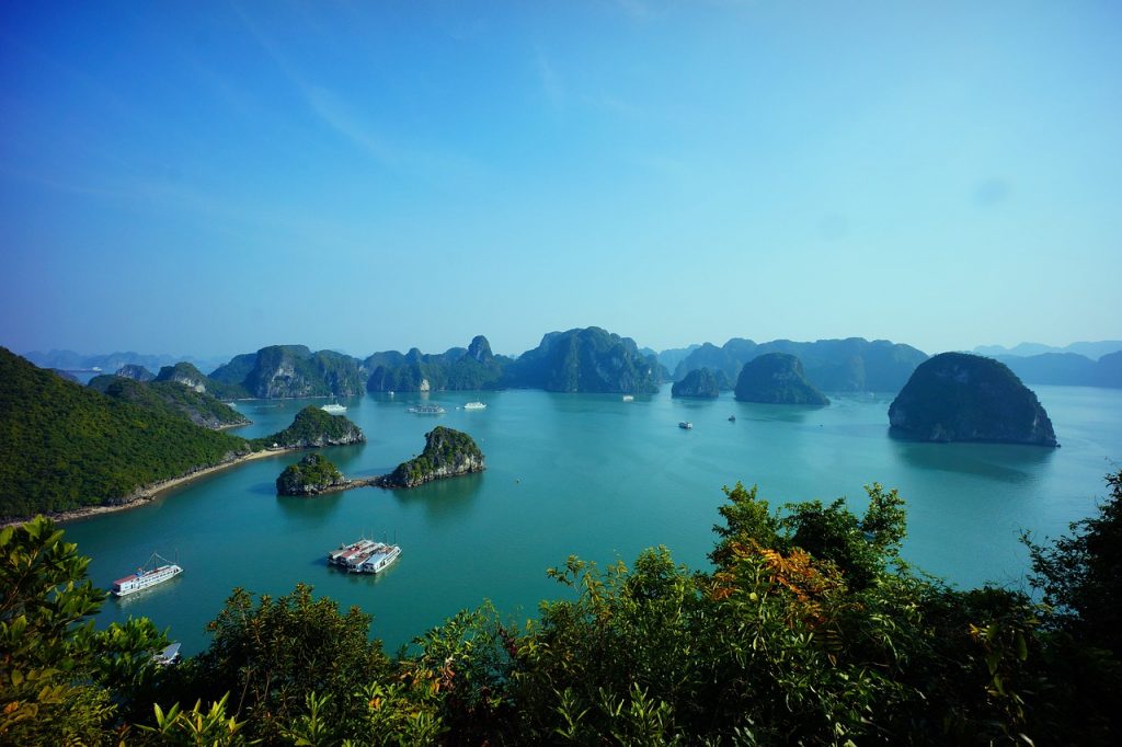 halong bay, Vietnam, travel, best places to visit in Vietnam in december-593840.jpg