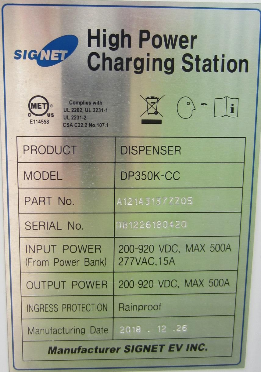 A close-up of a charging station

Description automatically generated