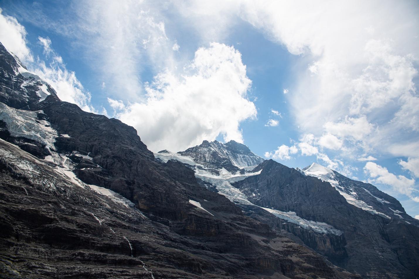 A mountain with snow and clouds

Description automatically generated