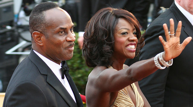 spotcovery-Actors Julius Tennon and Viola Davis at the 81st Academy Awards.
