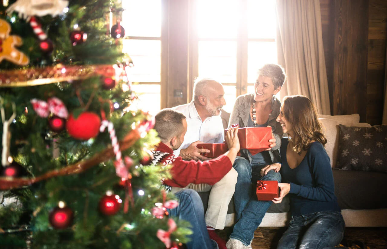 Suggested Family Get-Together Spots to Exchange Gifts