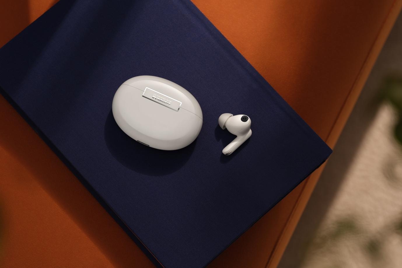 A white earbuds and a box on a blue surface

Description automatically generated
