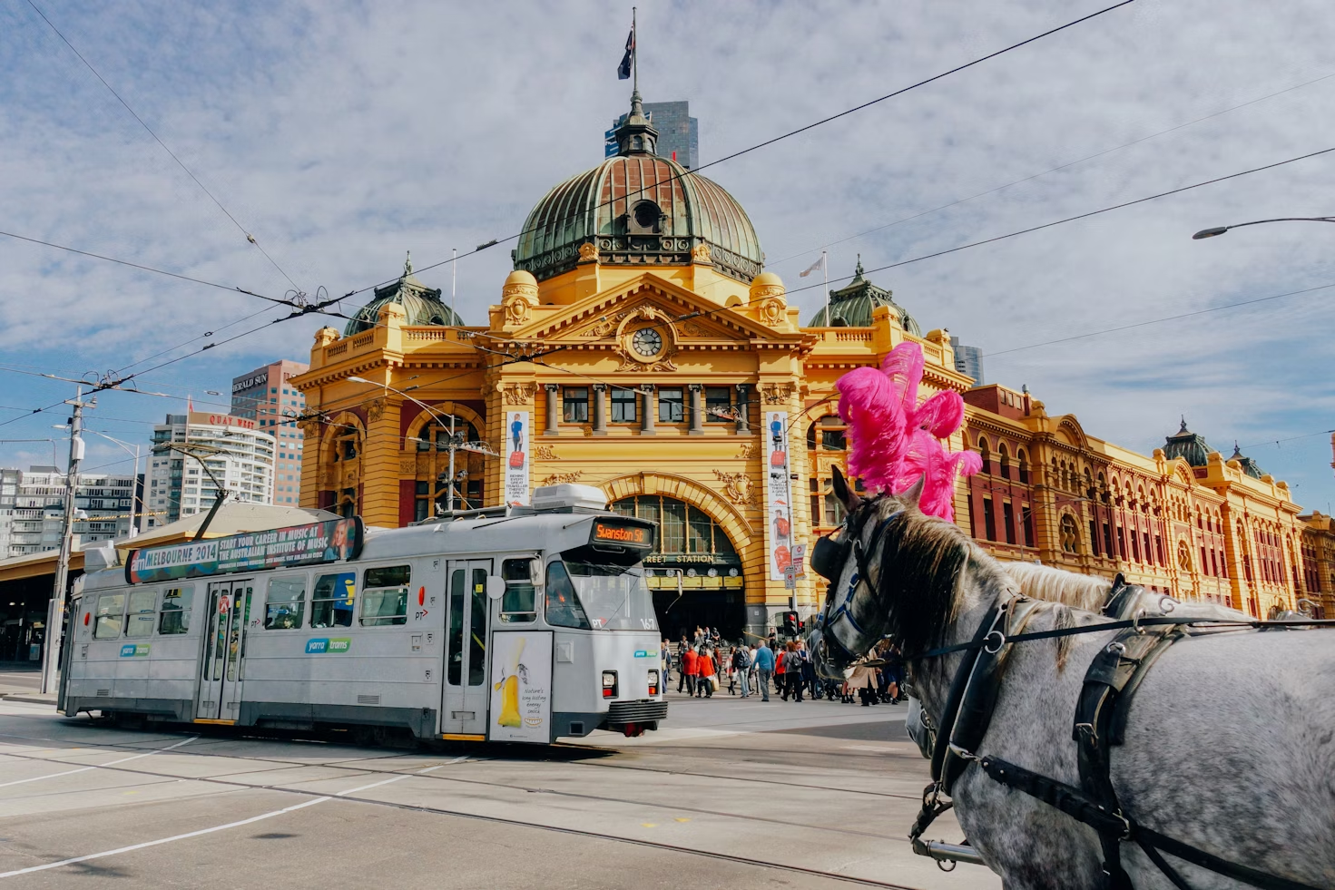 Vista de la Flinders Street Railway Station en Melbourne, una de las ciudades de Australia que busca estudiantes argentinos.