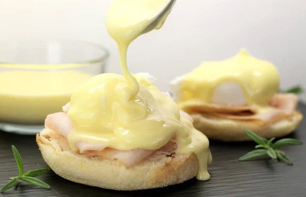 Xốt Hollandaise dùng cho các món bánh mì, hải sản, rau và trứng