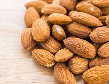 Kacang almond adalah sumber nutrisi yang sangat baik untuk meningkatkan stamina