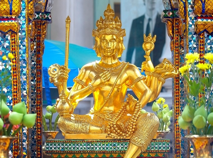 Bức tượng tứ diện Phật được làm từ plaster trộn các hỗn hợp kim loại khác
