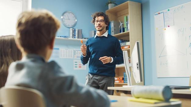 Beneficiile unei profesoare sau educatoare la stat în România