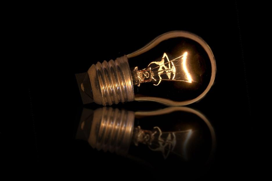 A light bulb with a reflection

Description automatically generated