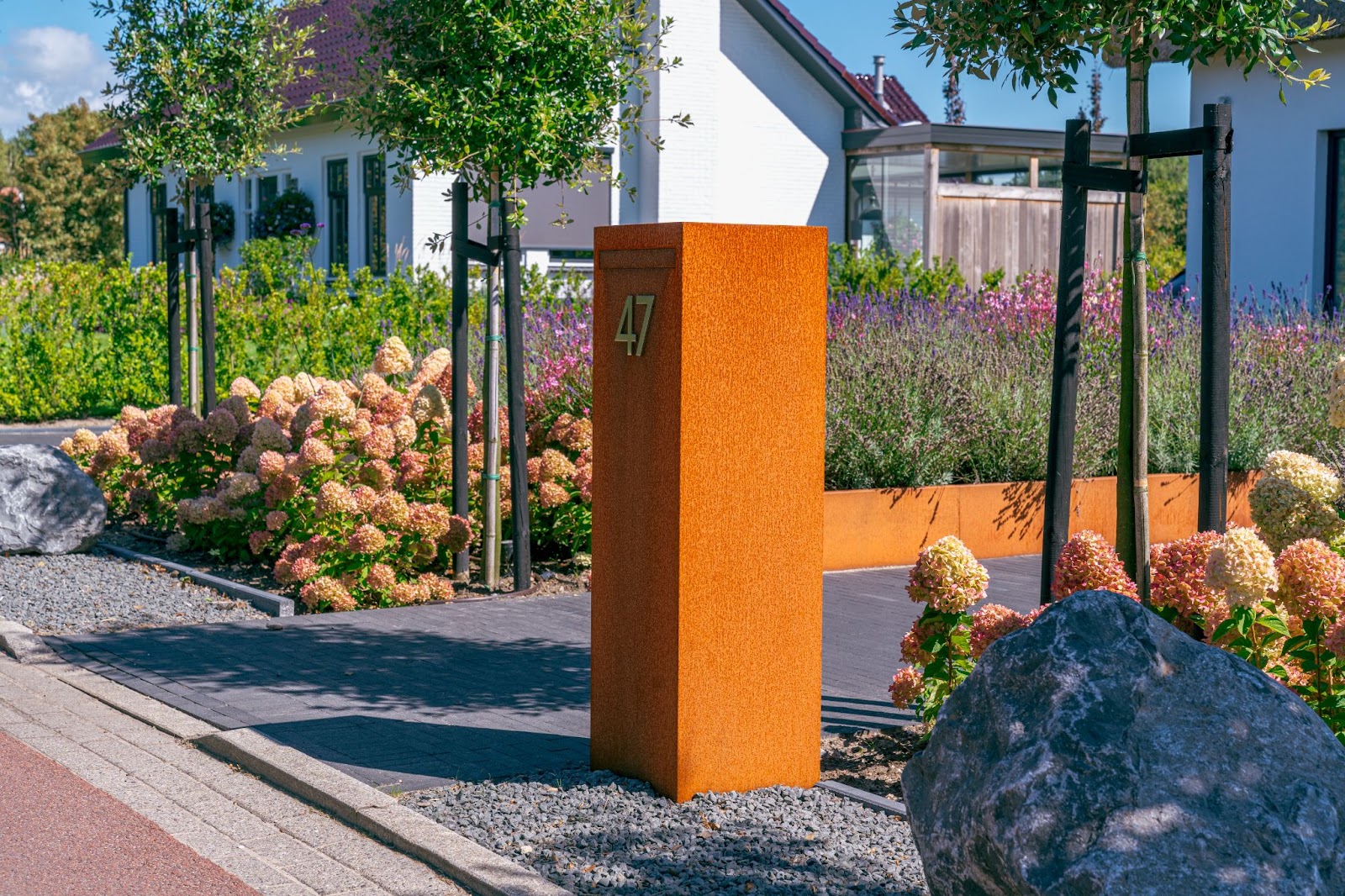 Cortenstahl Rasenkante: Eine stilvolle Lösung für Gartenbegrenzungen