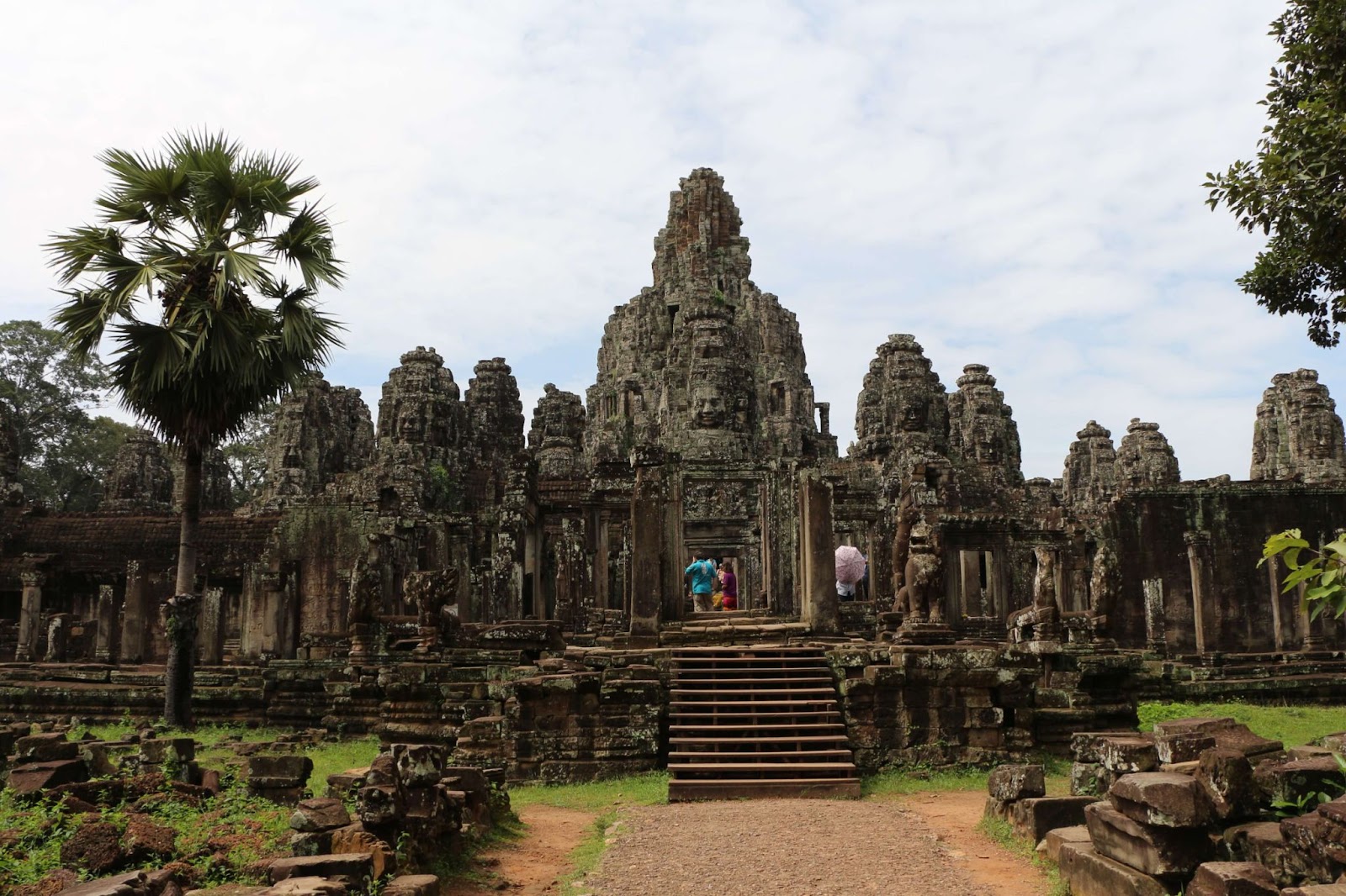 3 days in Siem Reap. This was what greeted us as we walked towards Prasat Bayon.