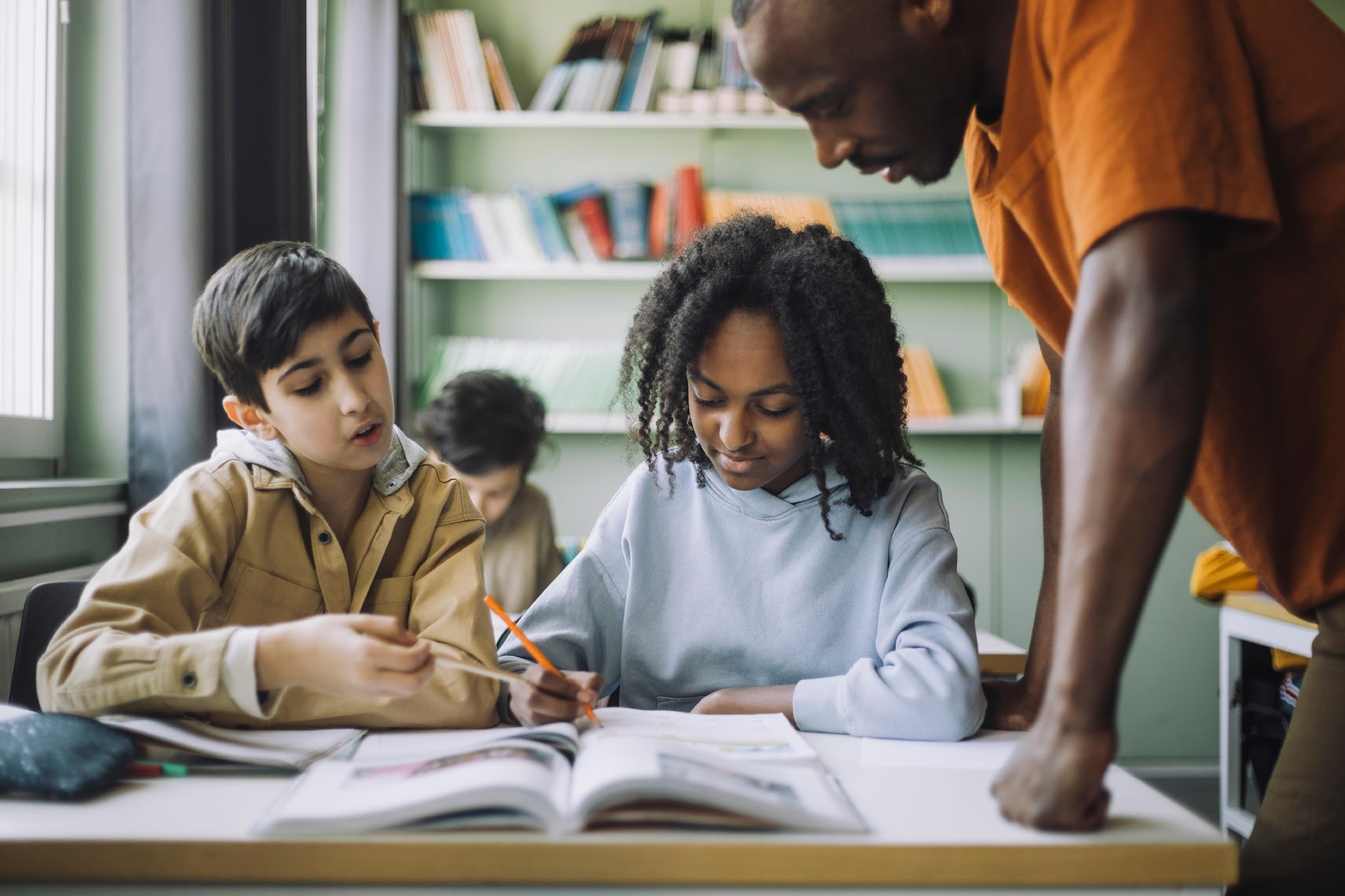 Teacher talking with pupils