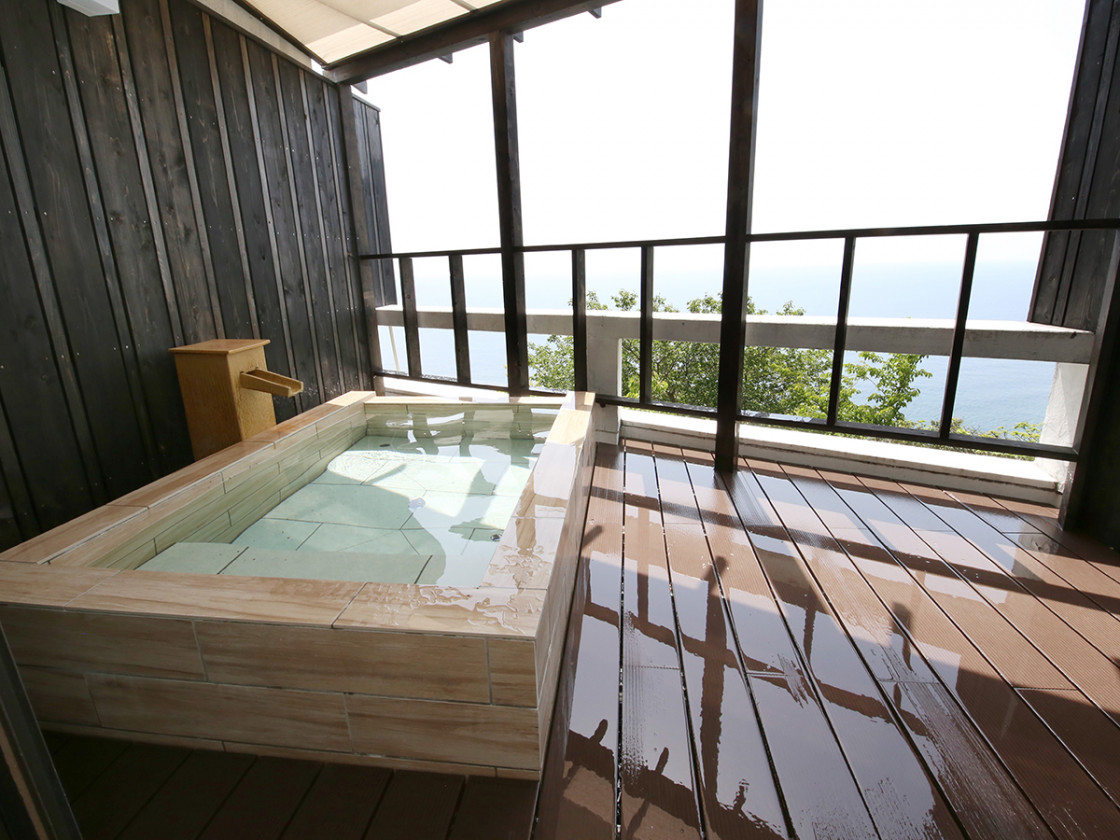 熱川ハイツの露天風呂客室