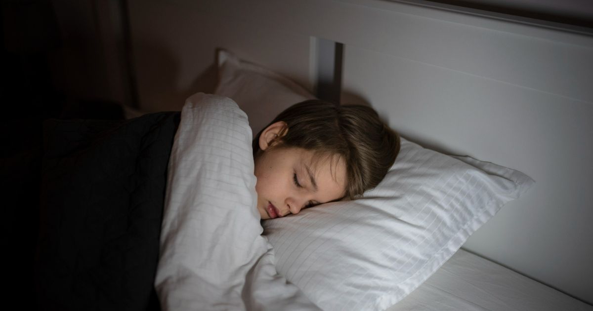 Menjaga pola tidur juga sangat penting agar pekerjaan dan ibadahmu bisa dijalankan dengan baik.