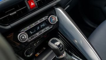 Toyota Yaris Cross 2024 cũng được trang bị hệ thống điều hòa tự động nhưng chưa có tính năng làm mát nhanh