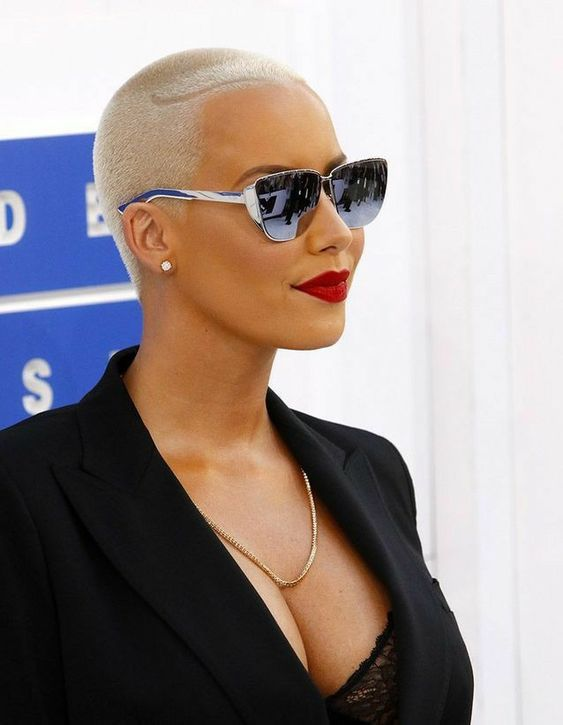 Short hairstyles: Picture showing Amber Rose rocking a blond cut