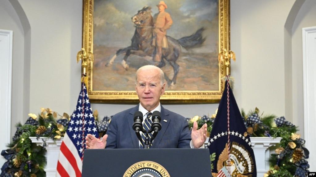 Tổng thống Hoa Kỳ Joe Biden kêu gọi Quốc hội thông qua yêu cầu bổ sung an ninh quốc gia của ông, bao gồm tài trợ để hỗ trợ Ukraine.