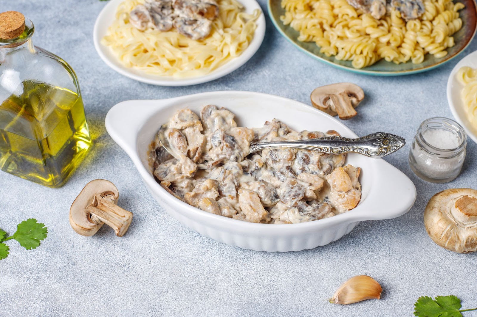 8. Pollo con salsa di panna e funghi