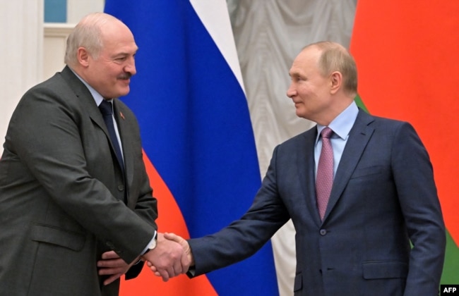 Олександр Лукашенко (ліворуч) і Володимир Путін