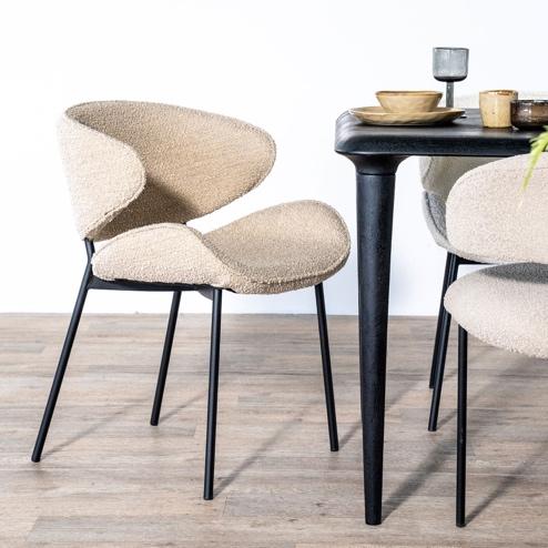 Afbeelding met meubels, vloer, koffietafel, stoel

Automatisch gegenereerde beschrijving