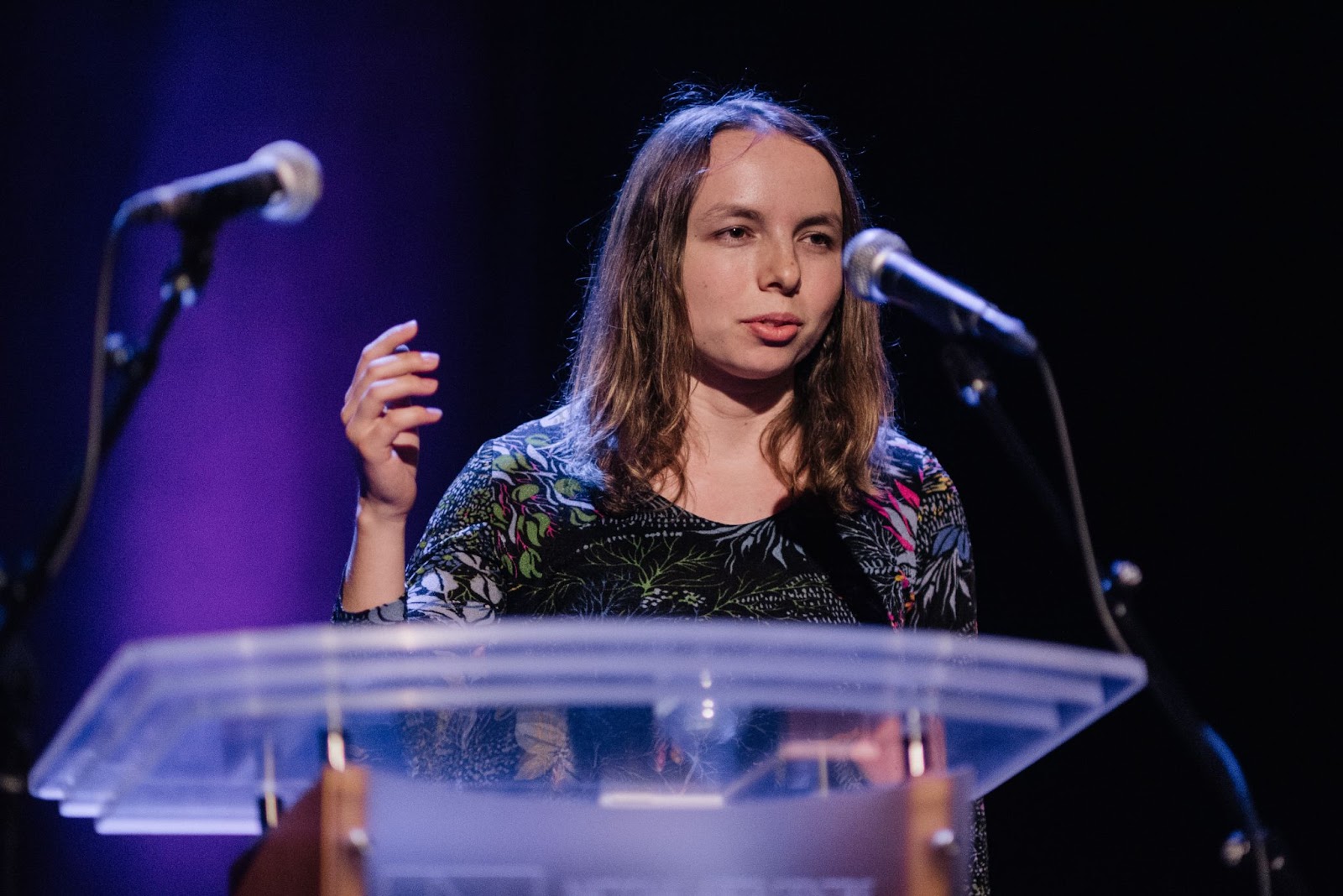 Marie-Pauline Chaffanjon, de Vers l’Avenir, a été choisie comme étudiante francophone pour lire un poème original. 