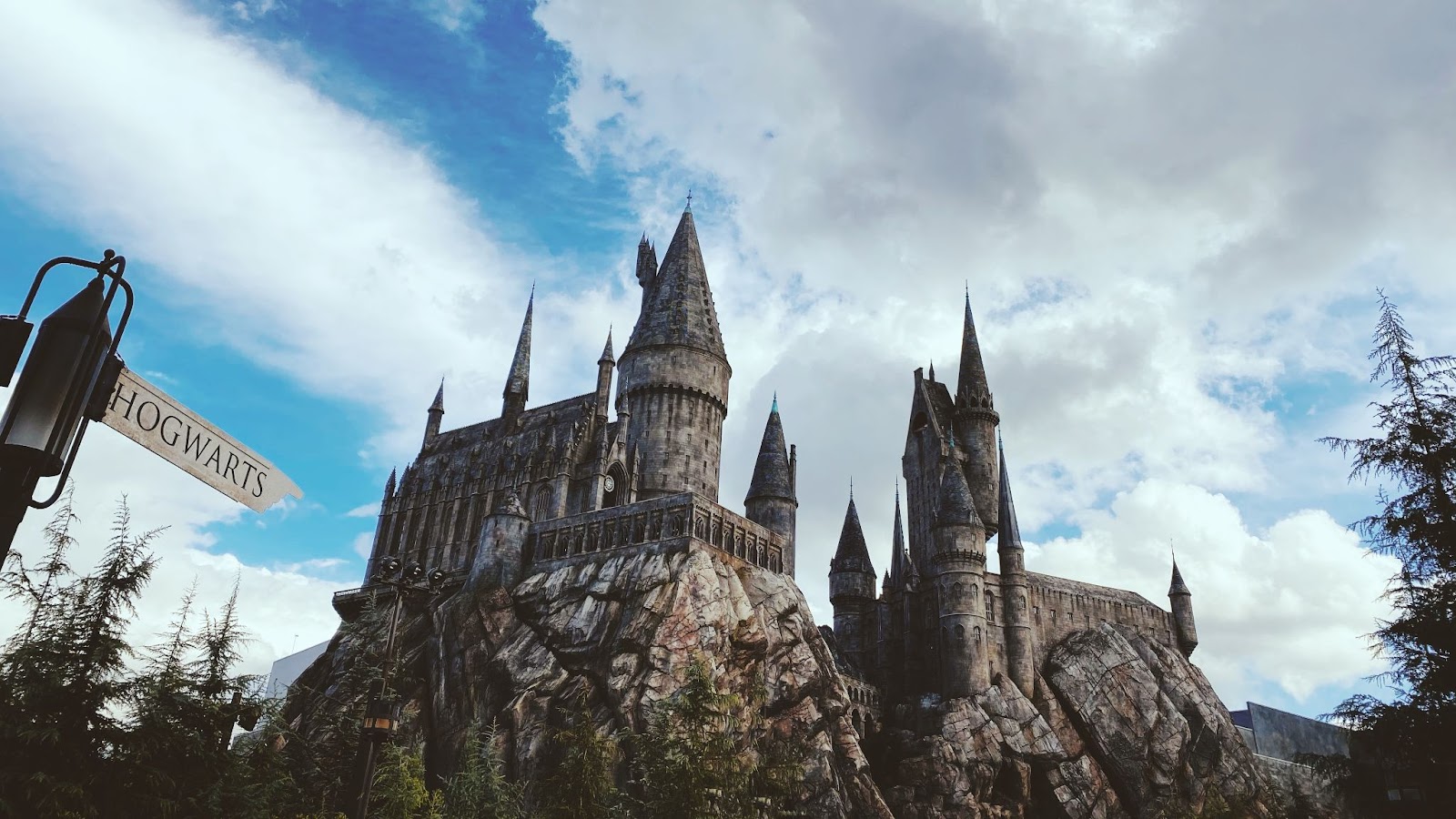 Harry Potter și Piatra Filosofală – Începutul poveștii lui Harry Potter