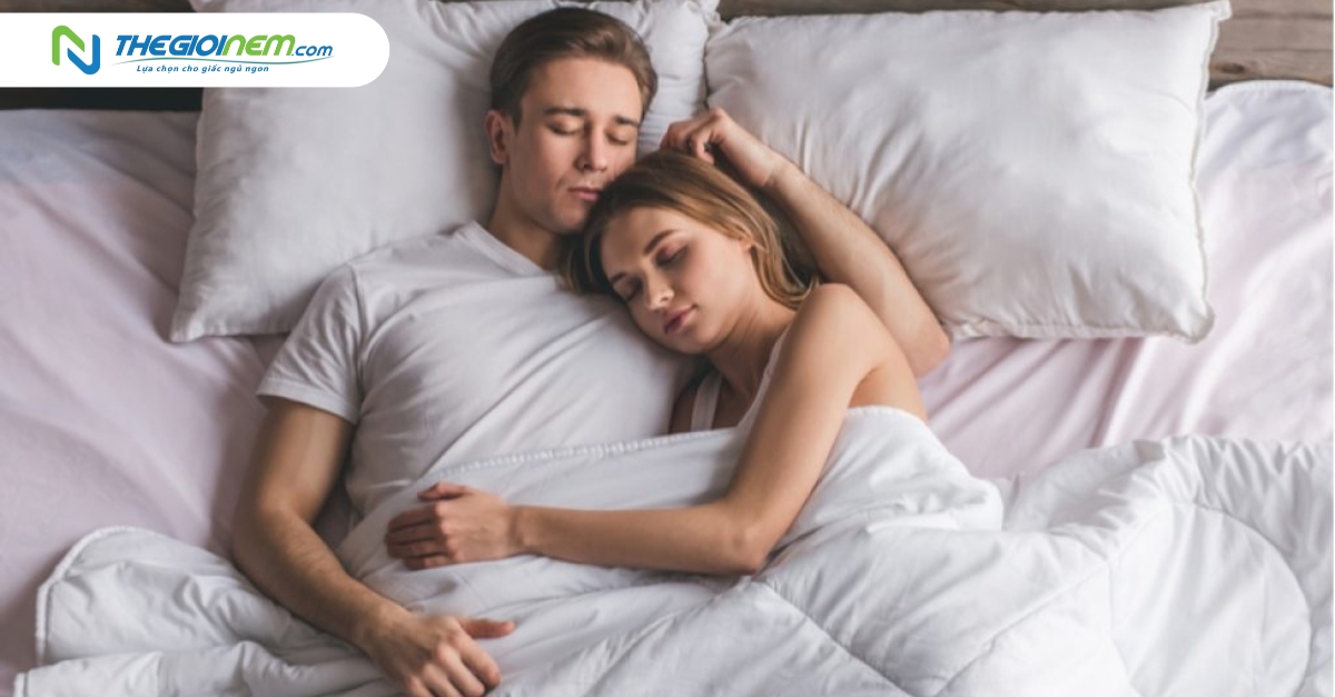 Kiểu ôm khi ngủ nói gì về mối quan hệ của bạn?