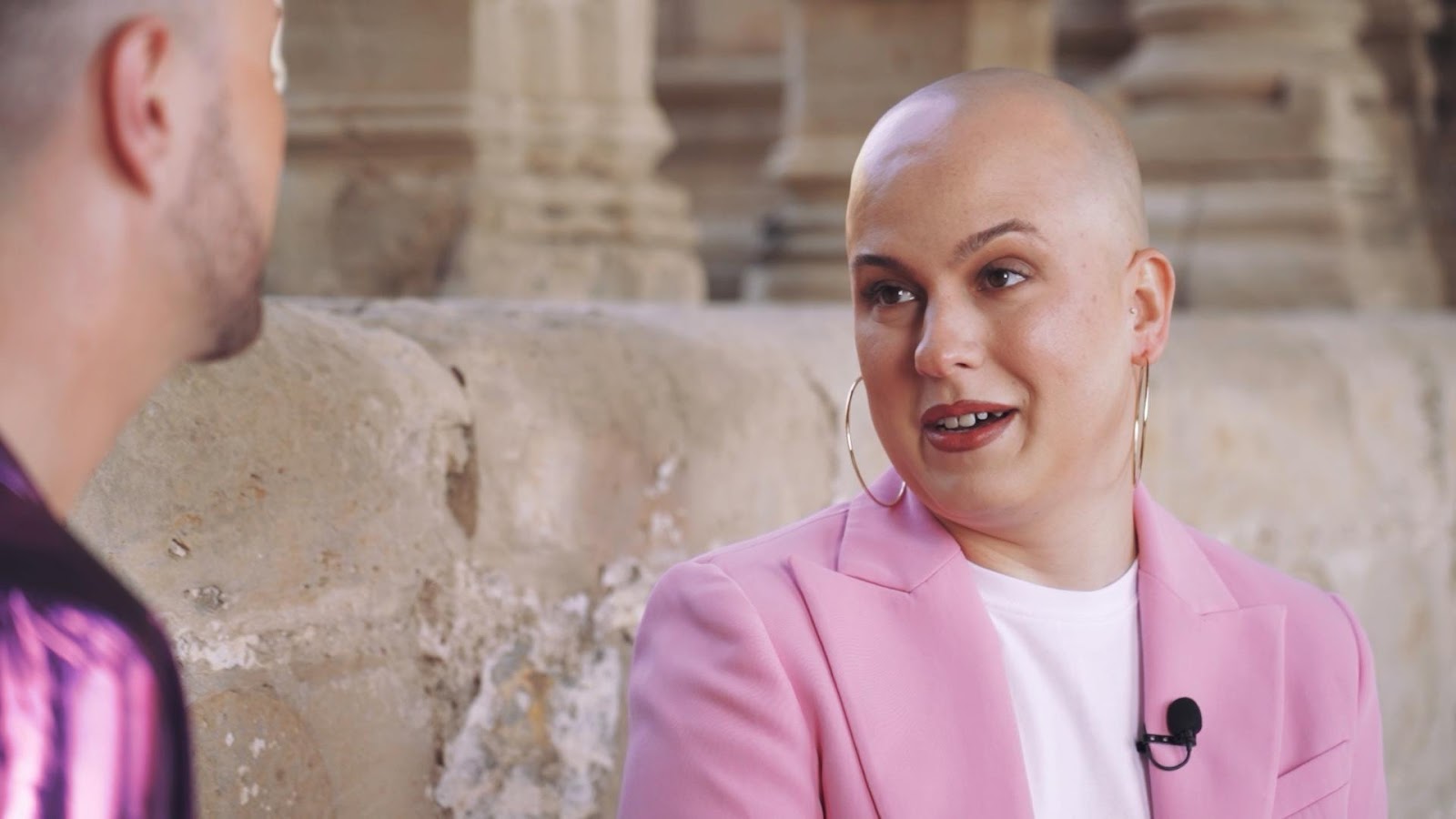Victòria Monique, coneguda també com La Barbie Calva, és una activista trans de Lleida.