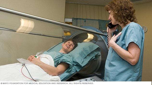 Hyperbaric oxygen therapy - Mayo Clinic