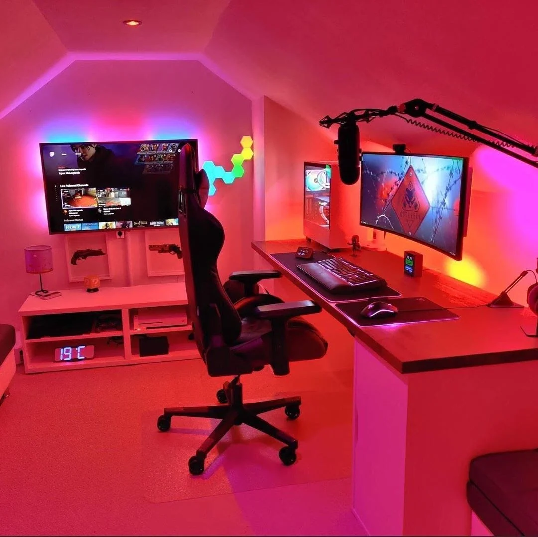 Desain kamar gaming tema pink